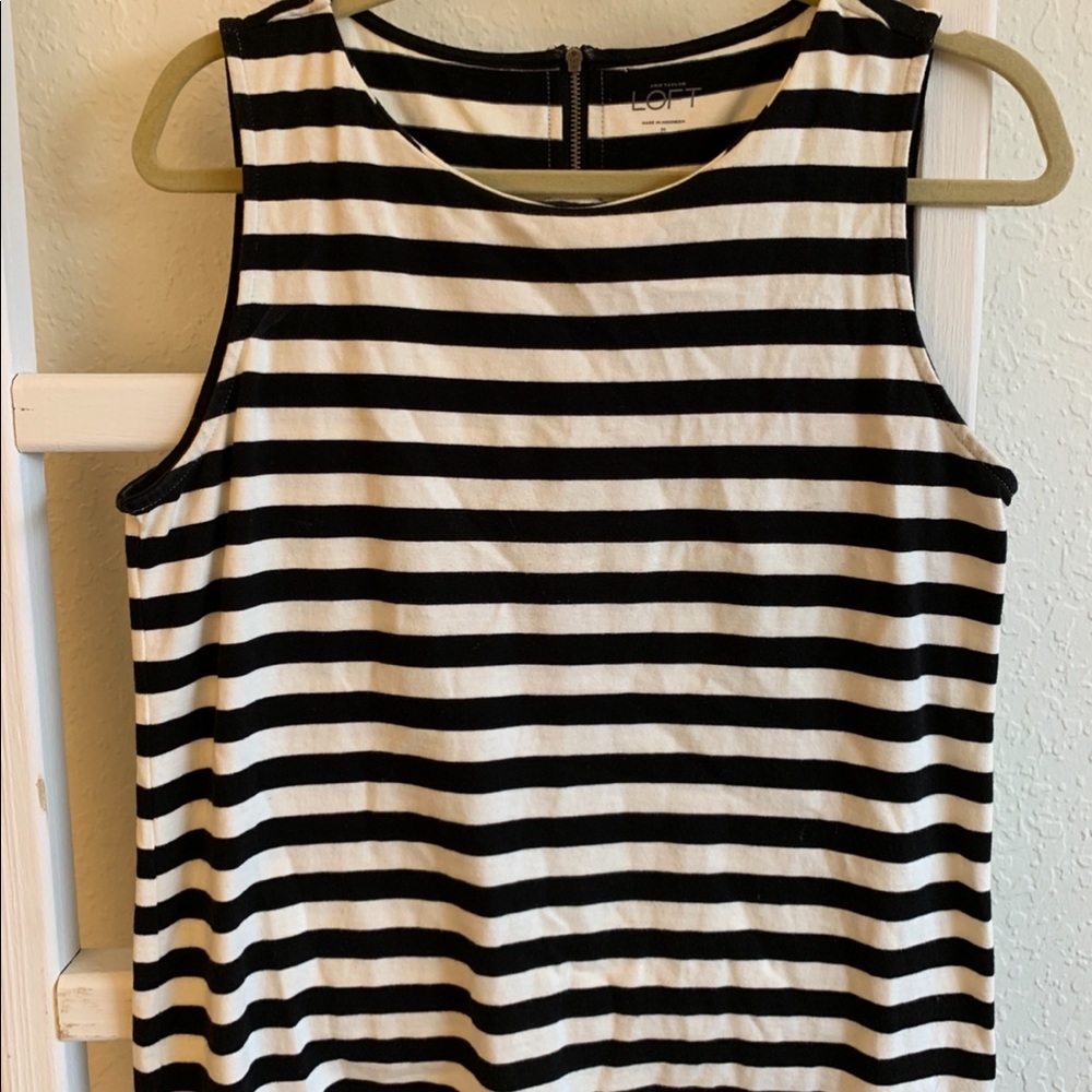 LOFT | white & black stripe | zipper on back